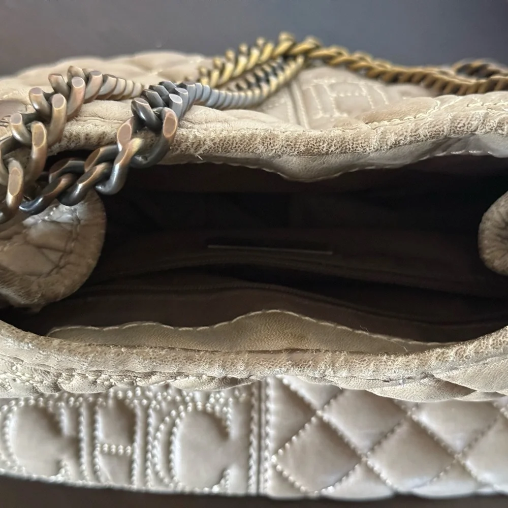 CH Carolina Herrera monogram and quilted tan handbag - Picture 6 of 12